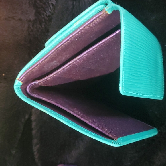 Louis Vuitton Epi Wallet - Picture 8 of 16